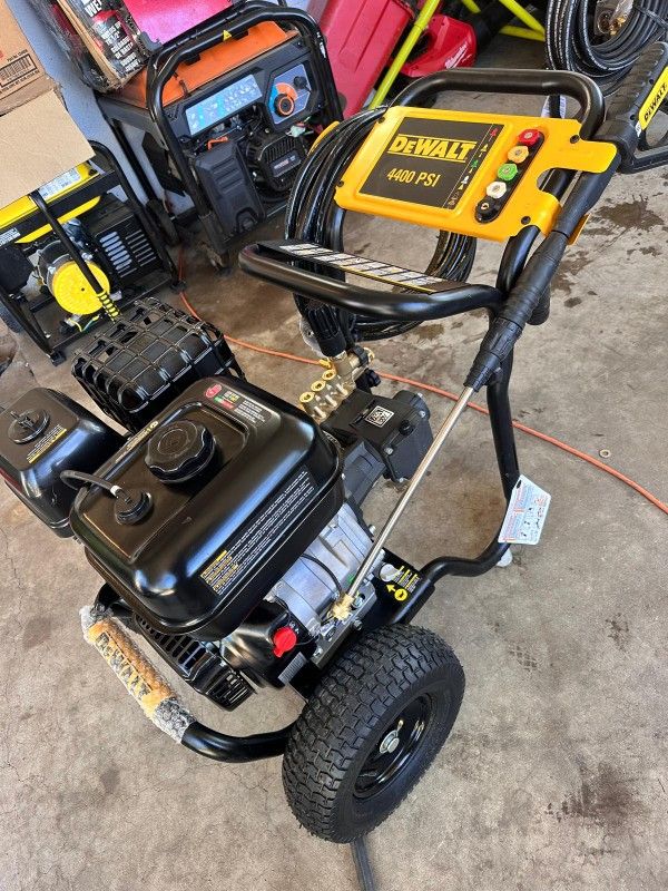DEWALT4400 PSI 4.0 GPM Cold Water Gas Pressure Washer
