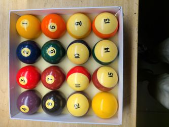 Pool ball set