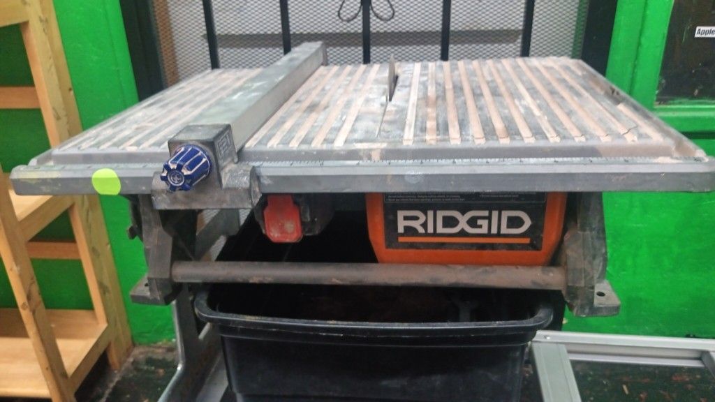 RIDGID 6.5-Amp 7-inch Table Top Wet Tile Saw