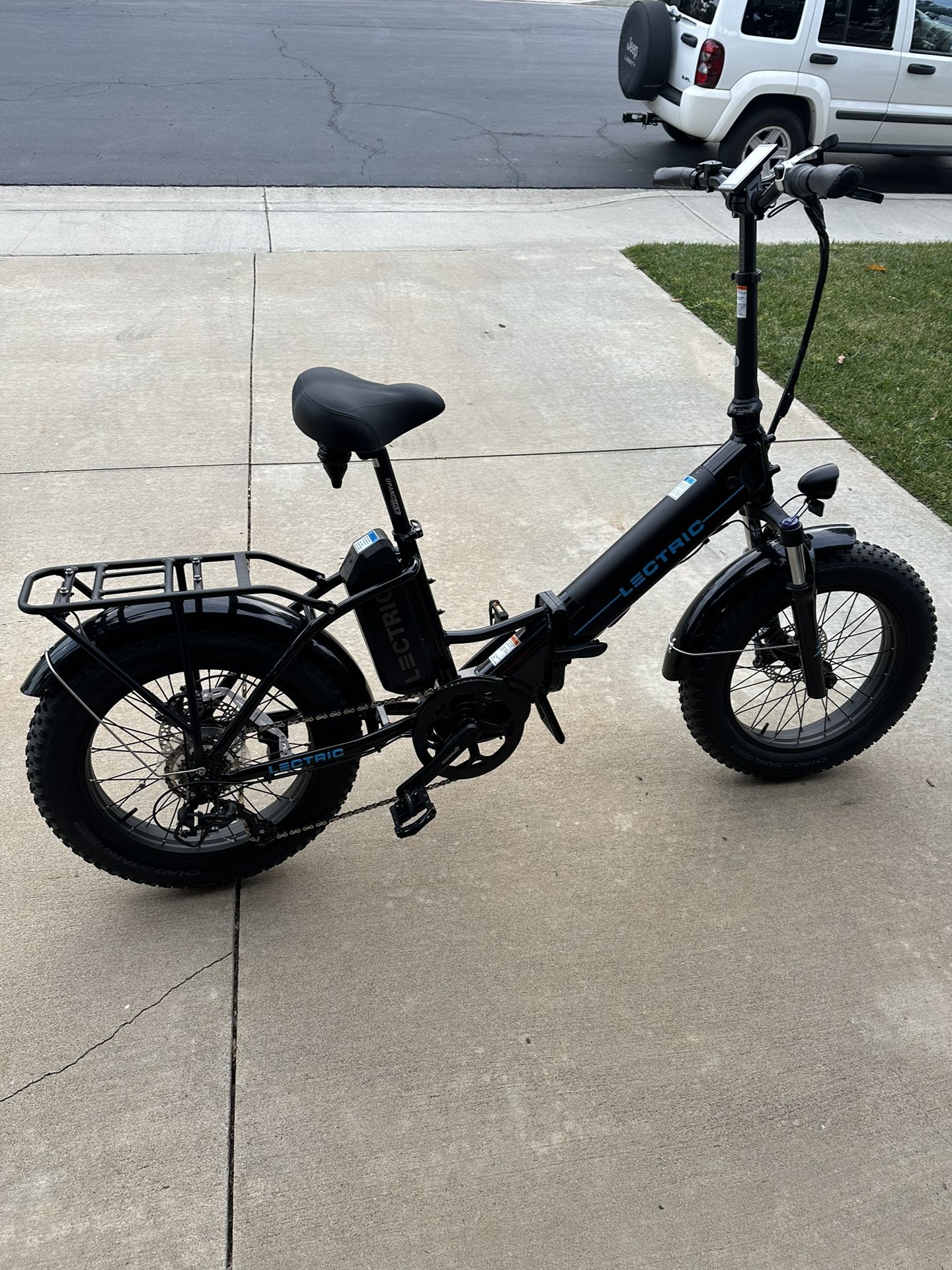 Lectric XP Premium, Long Range e-bike, fits most any size rider, 4’10-6’5” tall - Perfect Condition!