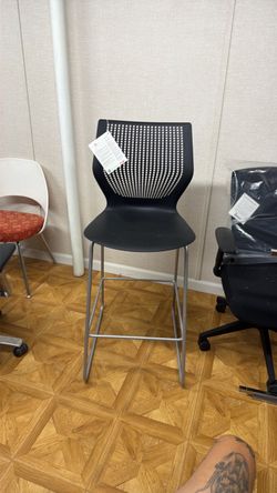 Knoll MultiGeneration stool
