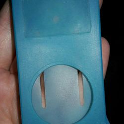 (Like New) 1st Generation iPod Nano Case