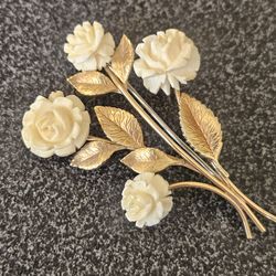 vintage brooch marked Krementz,