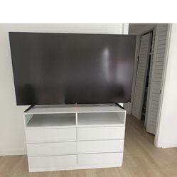 Vendo TV De 65 Pulgadas Y Cómoda Blanca 