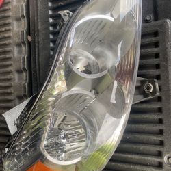 2009 Chevy Traverse Headlight Assembly