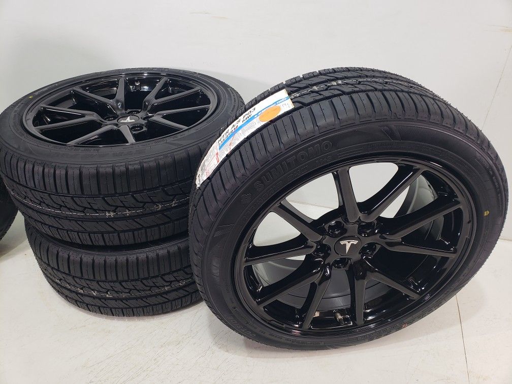 18” Tesla Model 3 Gloss black new wheels and tires