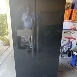 2023 Model Black 25 Cubic Feet Side by Side Refrigerator in like NEW condition