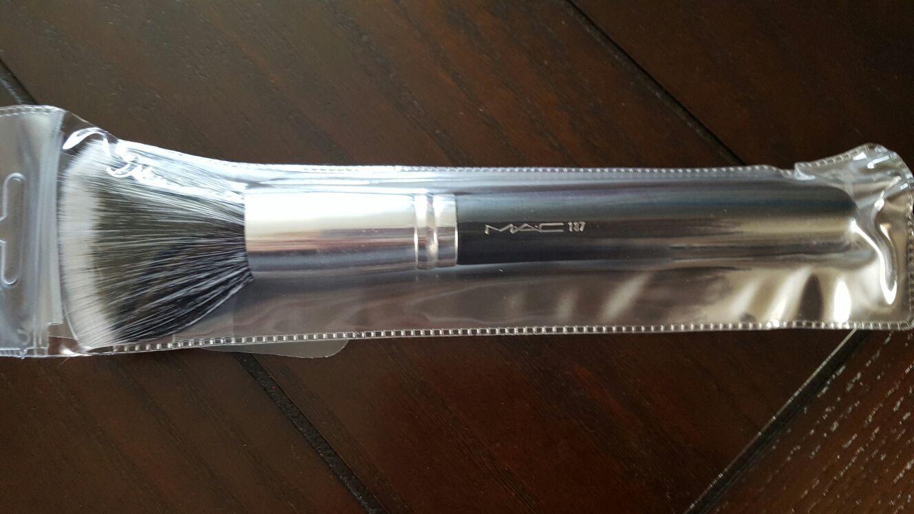 Mac 187 makeup brush new