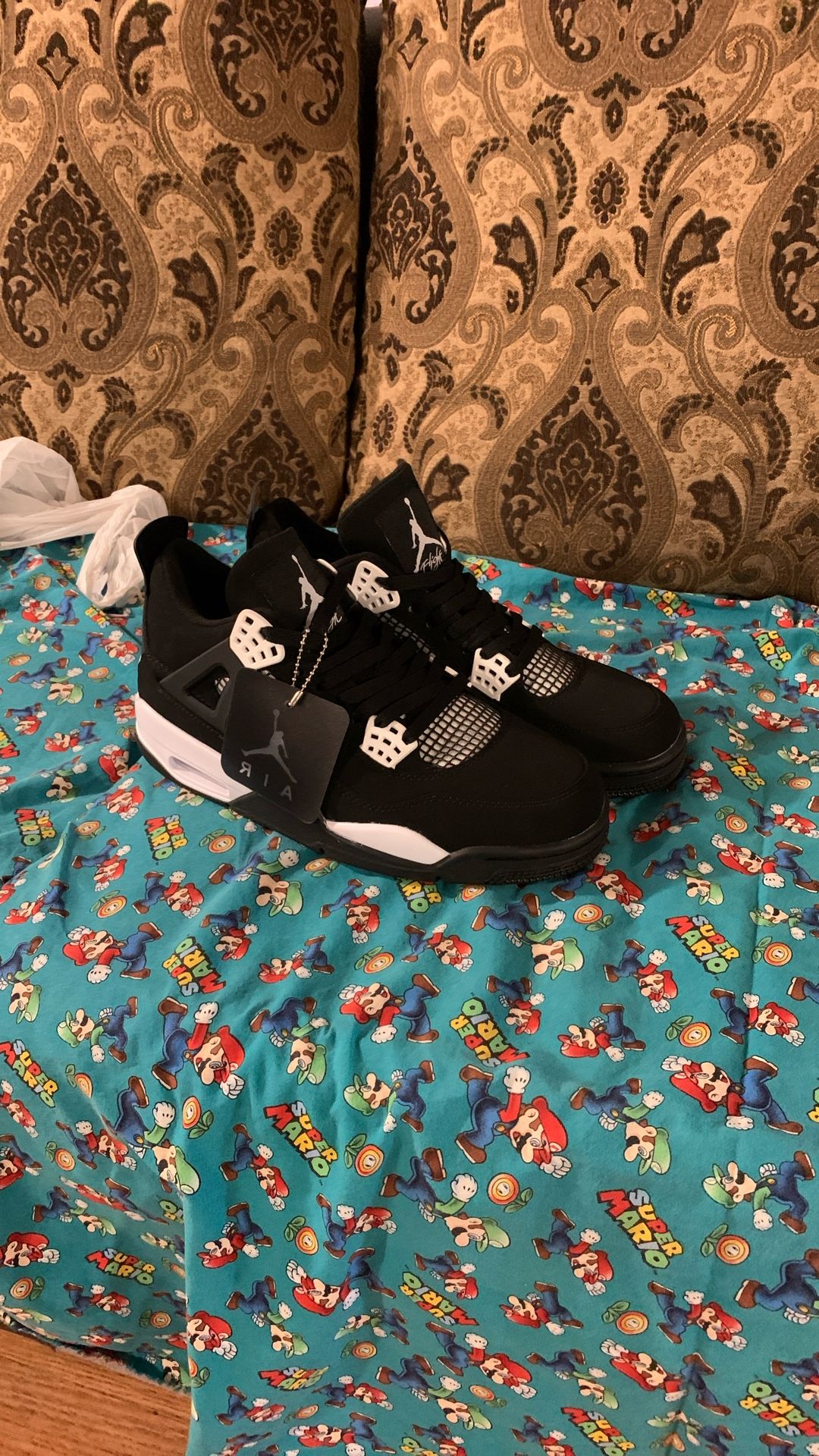 Jordan 4 Retro White Thunder Size 9.5 Men’s