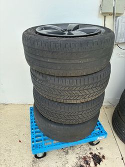 Range Rover Velar Rims and Tires