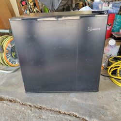 Mini fridge