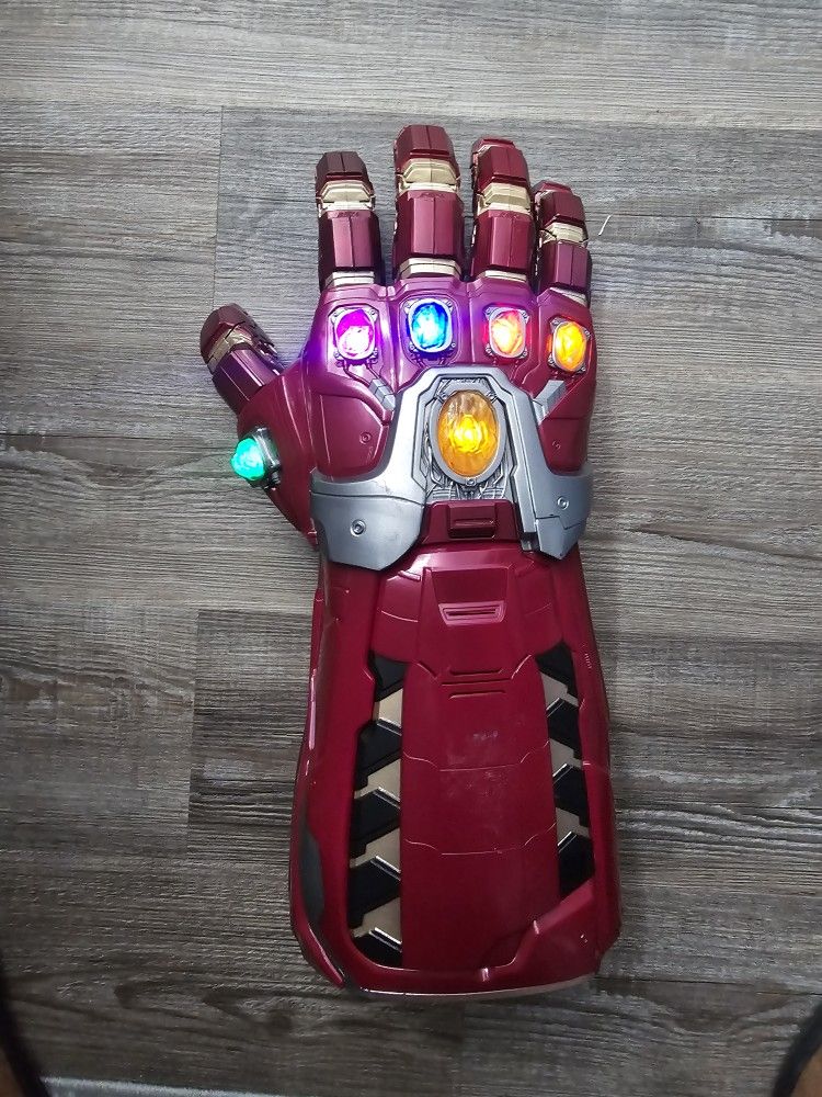 Marvel iron man Marvel Legends Series Avengers: Endgame Power Gauntlet.