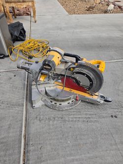 DEWALT 12-Inch Sliding Compound Miter Saw – Radial Arm Style – Works Great!