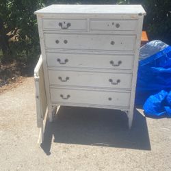 Dresser With Mirror 