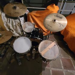 Drums / Drum Set D2 By Ddrum Complete With Cymbals & Hardware 