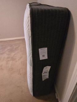 A one year old mattress full Beautyrest