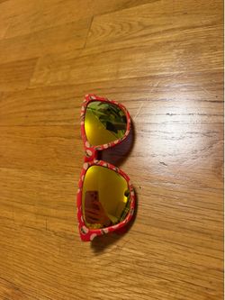 Suns Out Buns Out Goodr Sunglasses