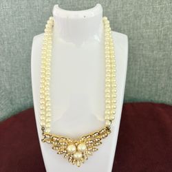 Never Use Elegant Pearl and Gold Necklace