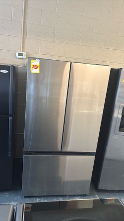Nice like new Samsung stailenss steel refrigerator