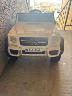 Mercedes Benz 12 V electric kids car