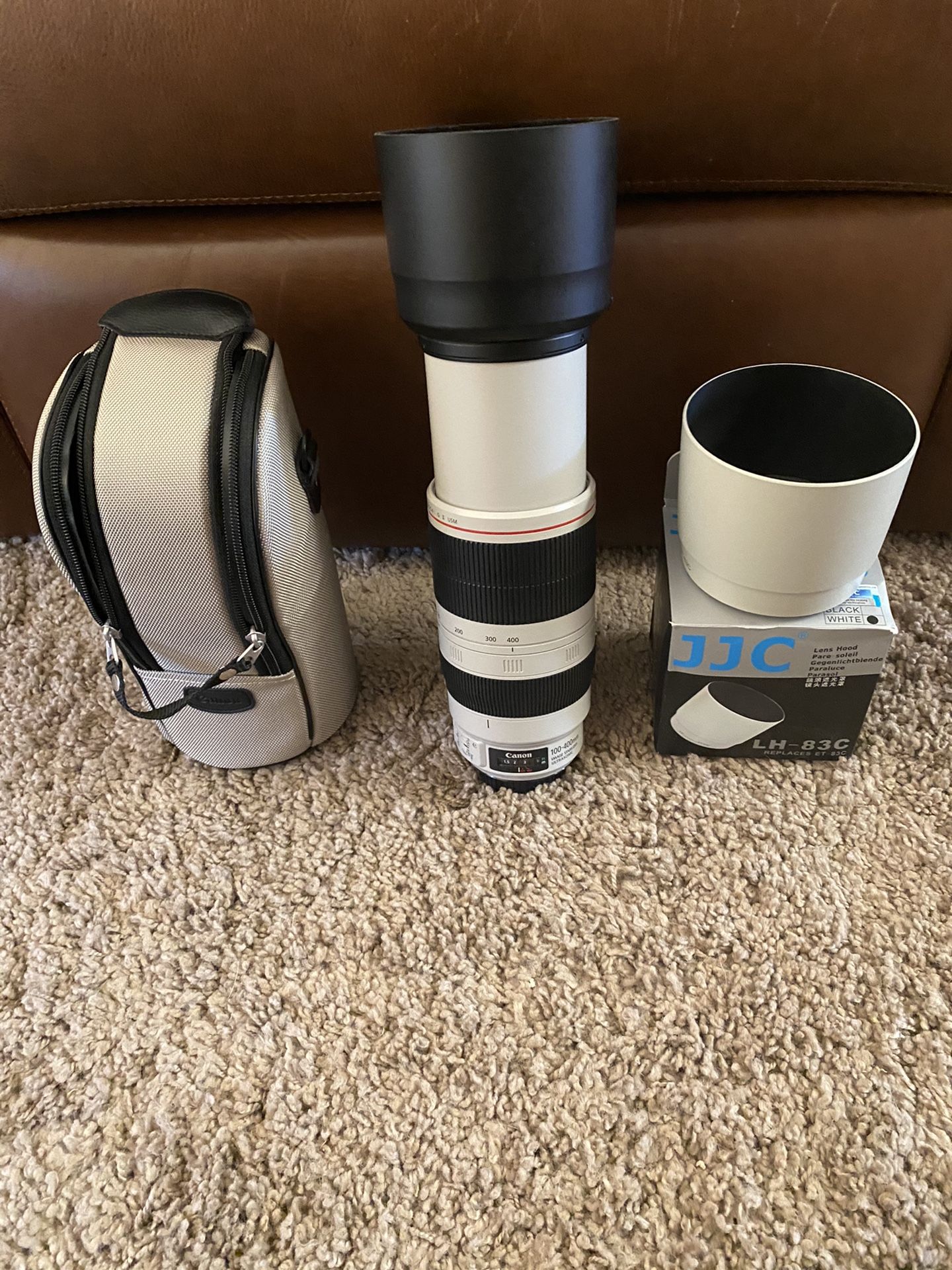 Canon 100-400 is ii like new in box with extra hood
