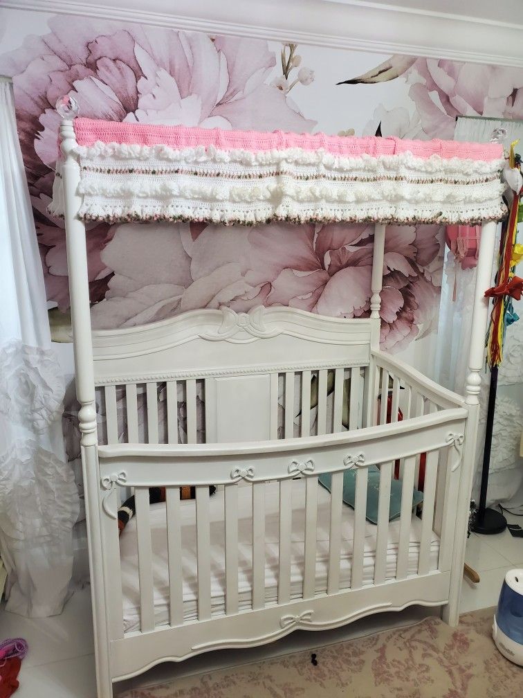Convertible Crib Disney Princess Crib Disney Princess Dreams Crib
