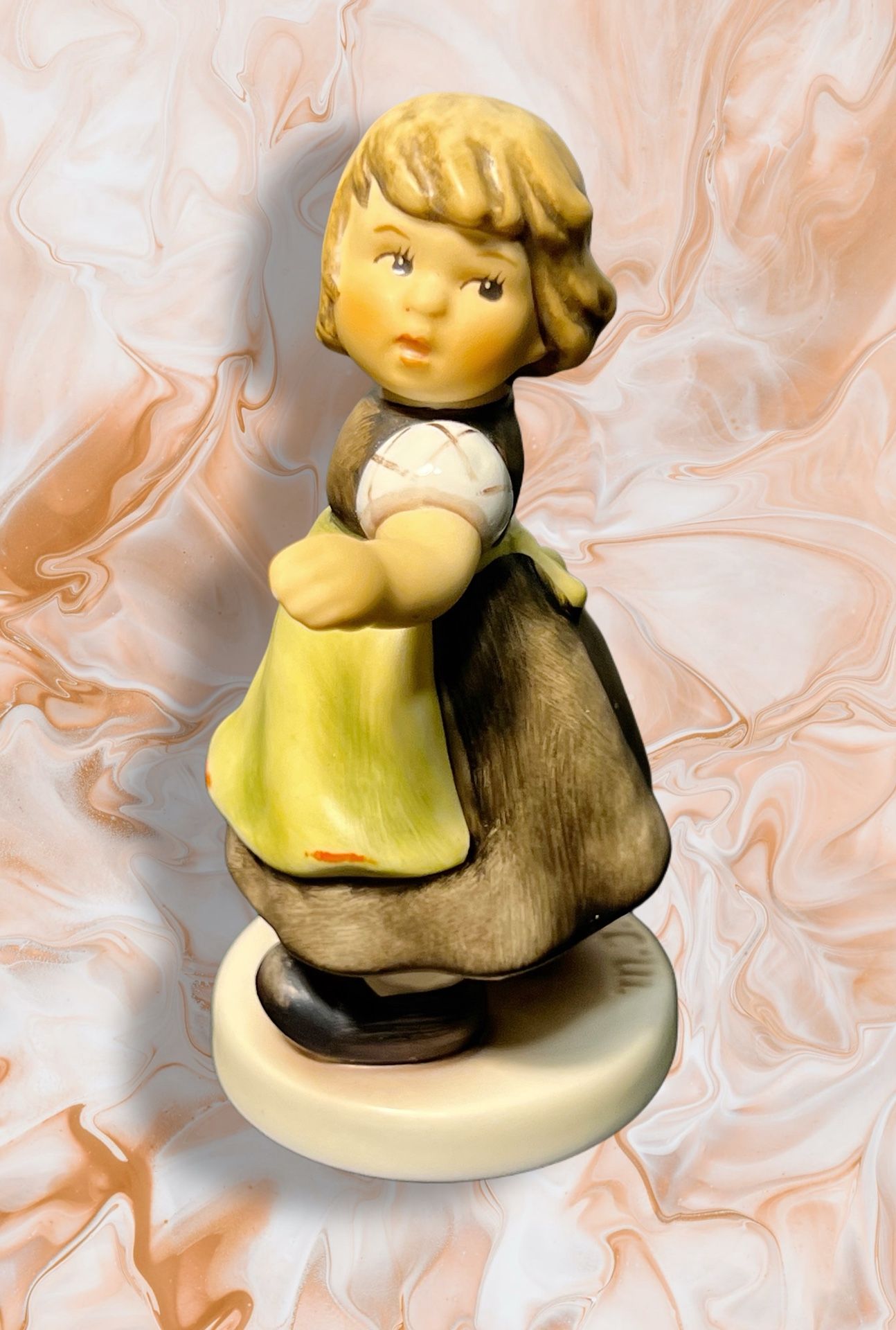 Hummel Goebel 2006 TMK-8 Liesl Spring Waltz HUM 912/B Club, 4” Box w/ COA