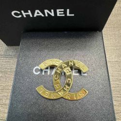 Loeve Pearl Brooch Gold
