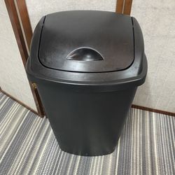 Kitchen Trash Can 29  IN