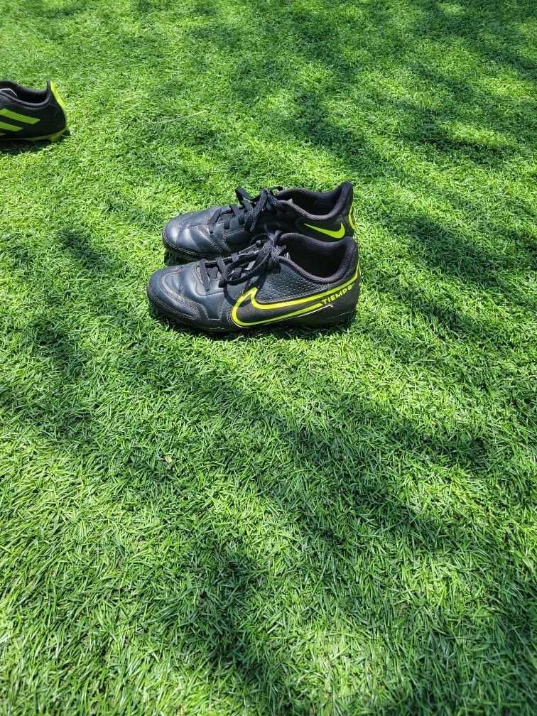 3 Pares De Zapatos Para Fútbol Soccer Del Número 2