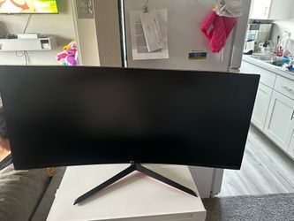 34 Inch Curved UltraGear™ QHD 1440P HDR 10 160Hz Monitor with Tilt/Height Adjustable Stand
