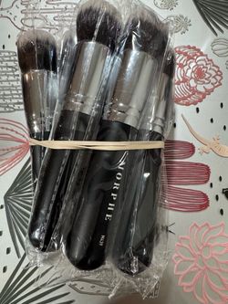 Makeup brush