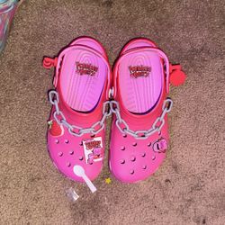 new frankenberry crocs woman size 7