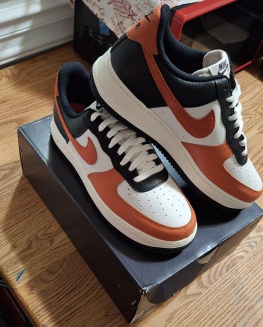 Air Force 1 '07 LV8 Size 10 Men