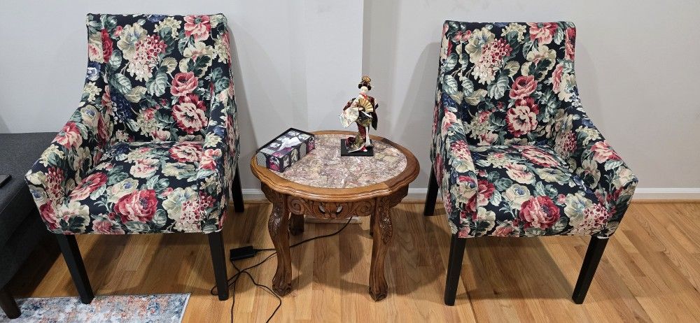 Like New Accent Chair Set