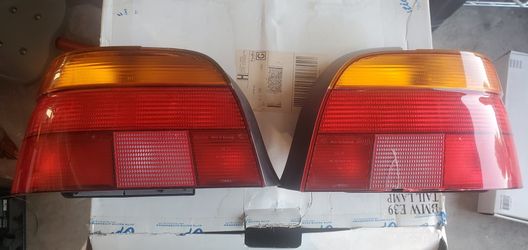 E39 Original Tail Light With Bulb Harness And Bulbs