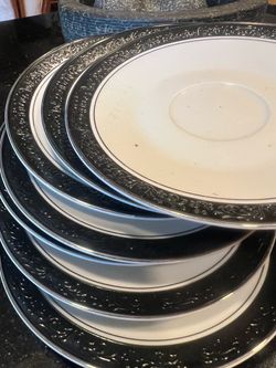 White and black dinner plate