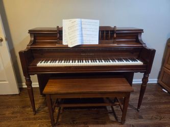 Piano upright