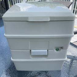 Portable toilet 