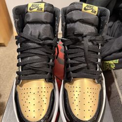 Air Jordan 1 Retro High OG Gold Toe 