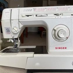 Singer Sewing Machine 5053C + Accessories + Traveling Case
