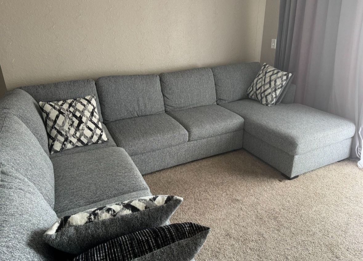 Vivian II Sectional Sleeper Sofa w/Right Chaise