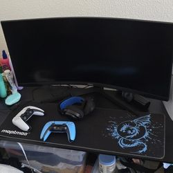 Selling Samsung Odyssey G5 Gaming Monitor 