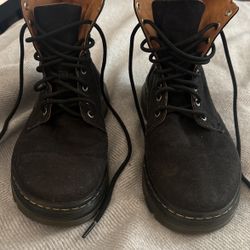 Dr. Martens Combs Boot Mens 8/Womens 10
