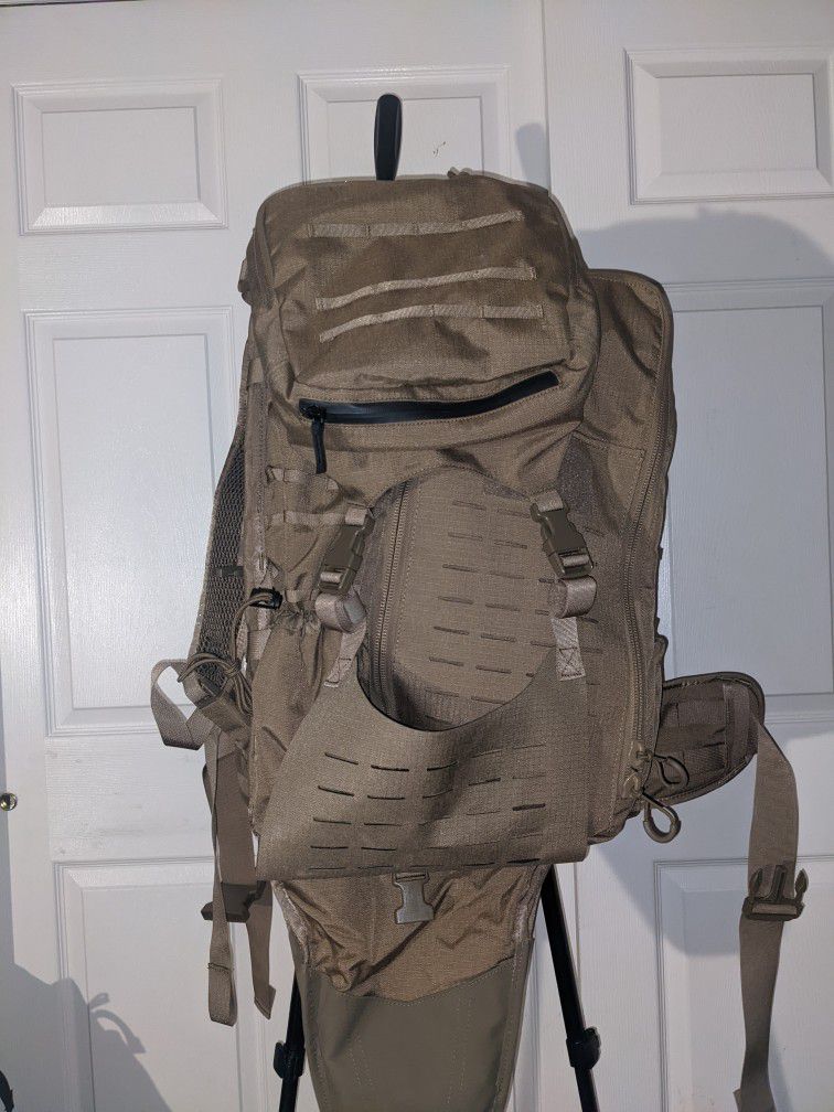 NEW WITHOUT TAG Eberlestock Hunting backpack. Camping Hiking