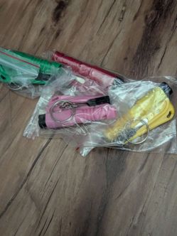 New Emergency Glass break, whistle & seat belt cutter