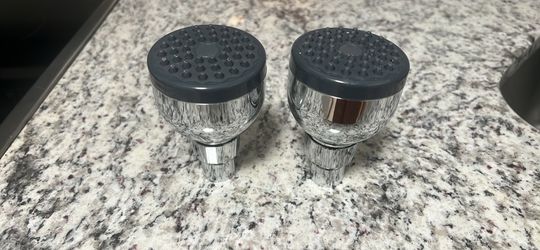 Wall mount fixed shower head with easy clean nozzle