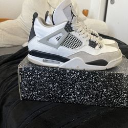Jordan 4 Miltary Blacks 