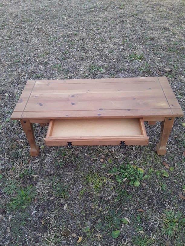 COFFEE TABLE W/ DRAWER