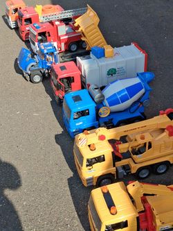 Storage Cleaning up sale 6 Bruder trucks and 2 driven trucks